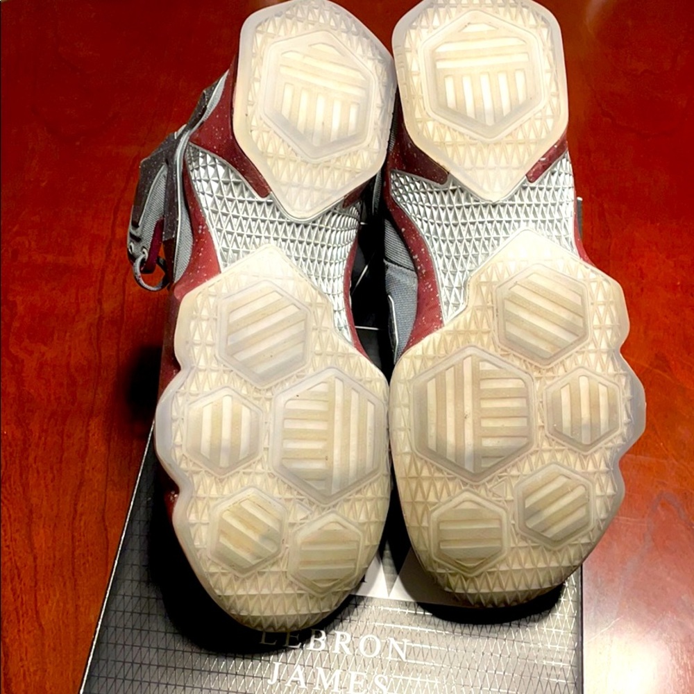 Lebron James XIII LMTD size 9 - Picture 7 of 10